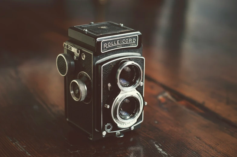 a old camera sits on the table and is on display