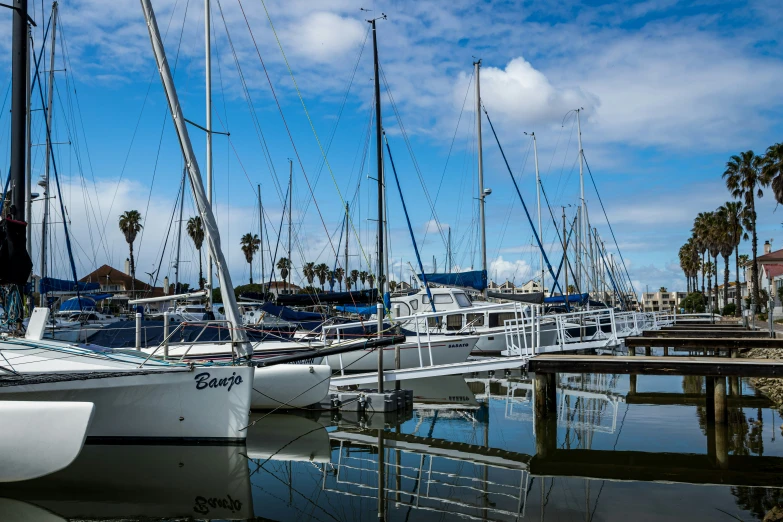 a group of boats sitting next to each other