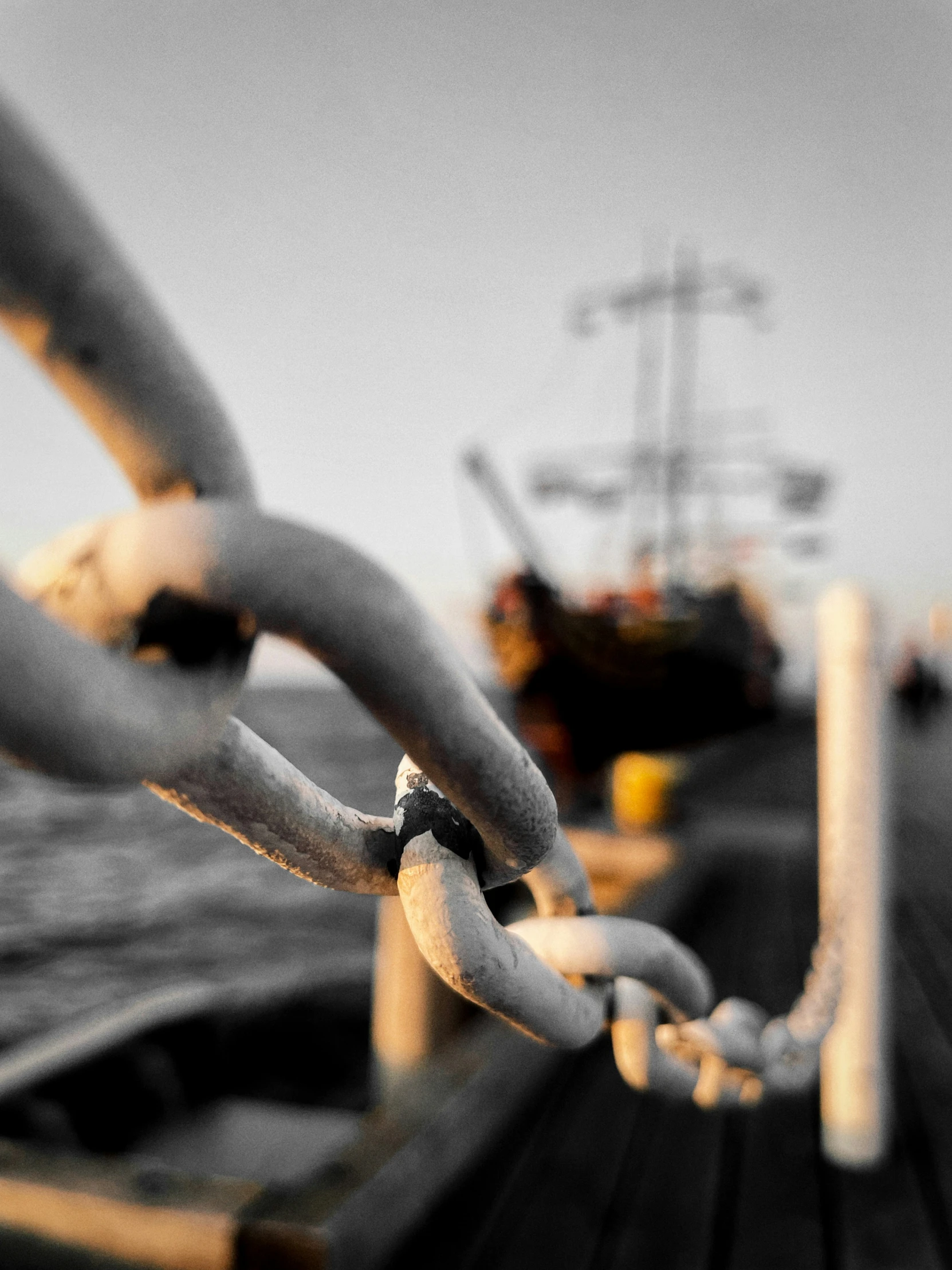 some kind of chain connected to a boat in the water