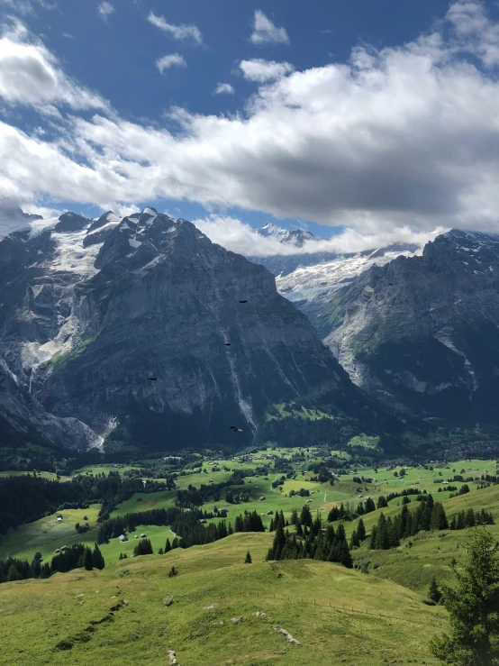 an image of the sky and mountain scenery