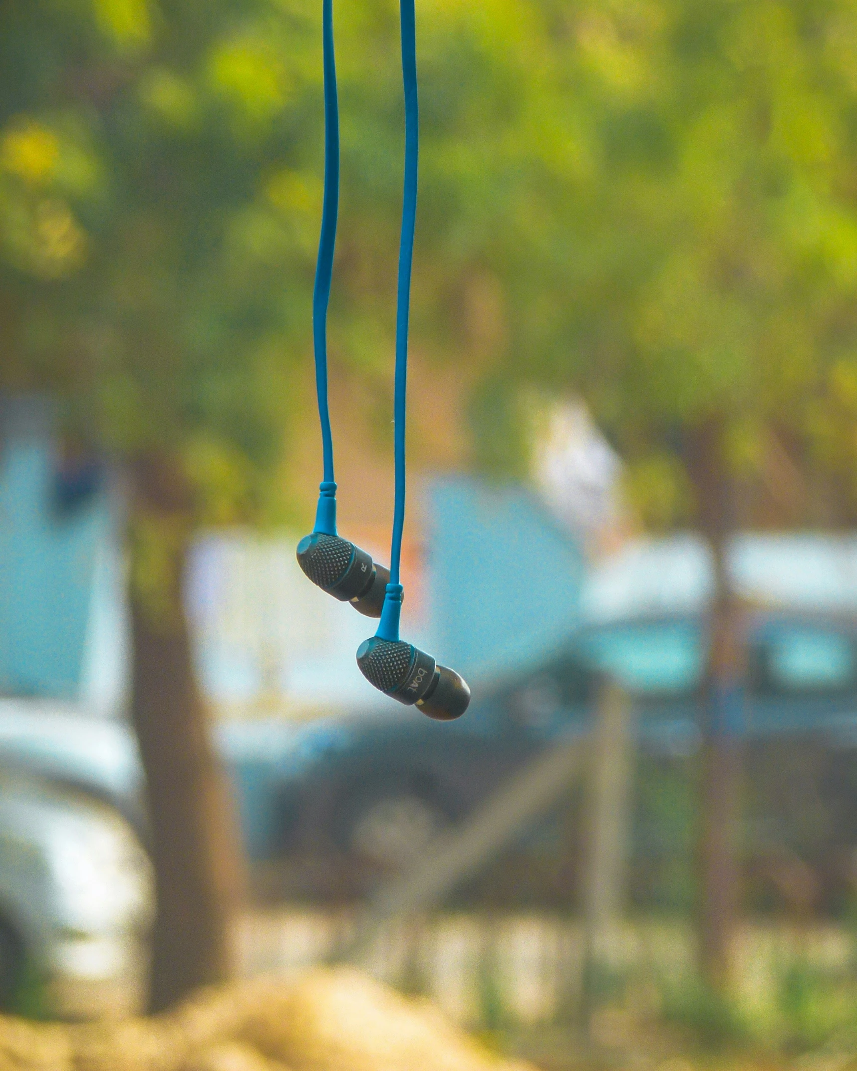 the blue cord is used to tie up beads