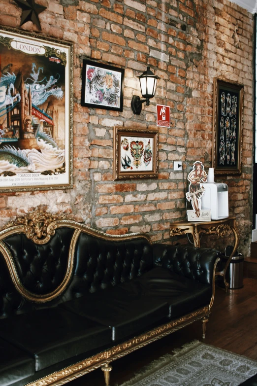 the inside of an apartment has old fashioned furniture