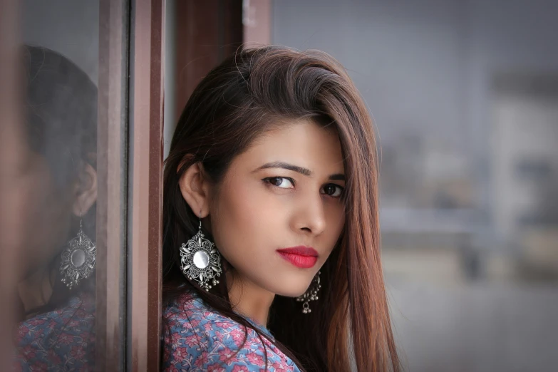 a beautiful woman with red lipstick posing for the camera