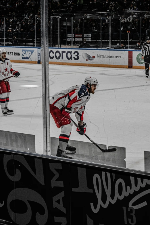 an image of people playing ice hockey in the stadium