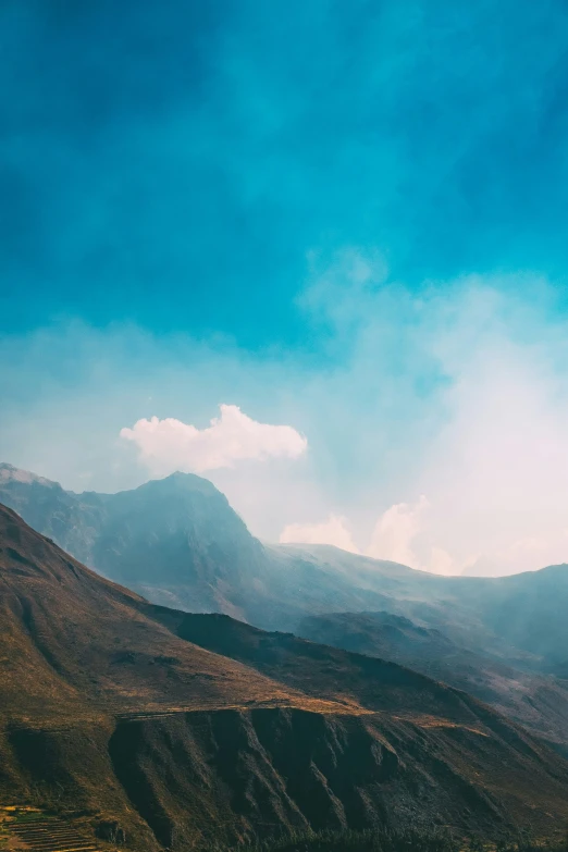 there is a blue sky over the mountains