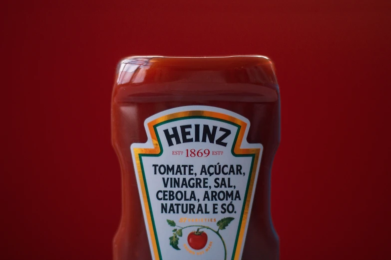 a bottle of heinzz tomato sauce is sitting on a table