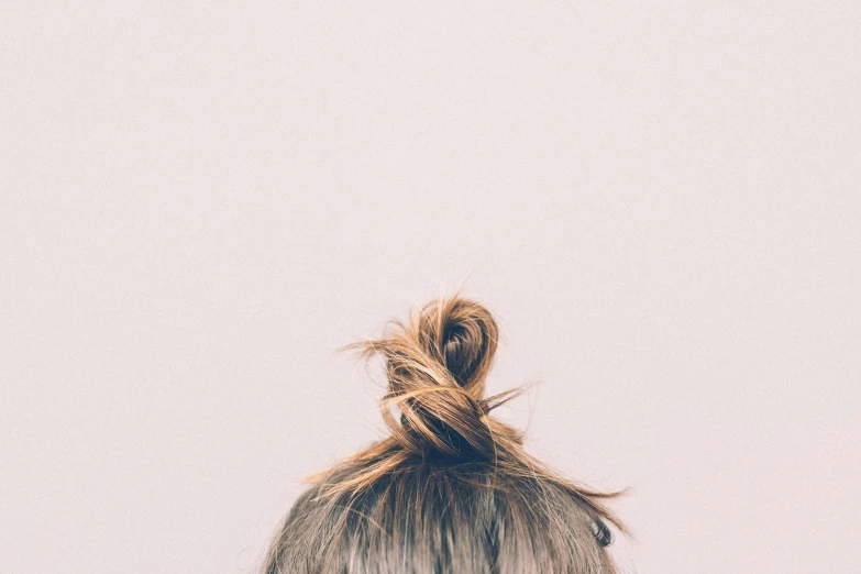 a blonde haired woman with two toned hair looks up into the sky