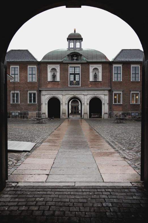 there is an archway leading up to a building