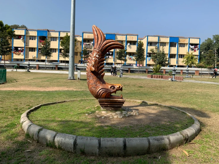 the animal statue is in a circle in the yard