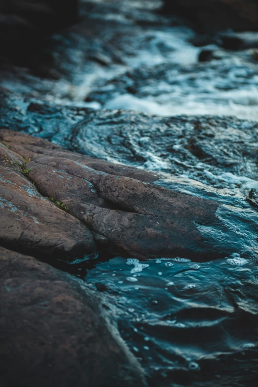 there are rocks in the water near each other