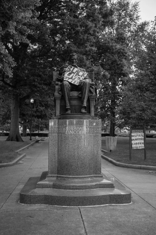 a statue sitting in the middle of a walkway