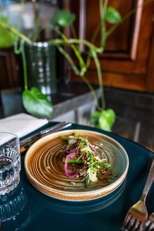 a plate with some vegetables on it