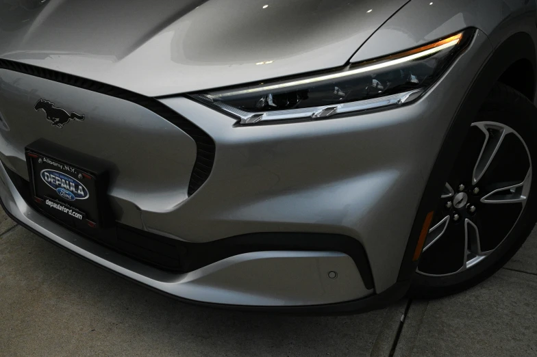 close up of the headlight of a gray sports car