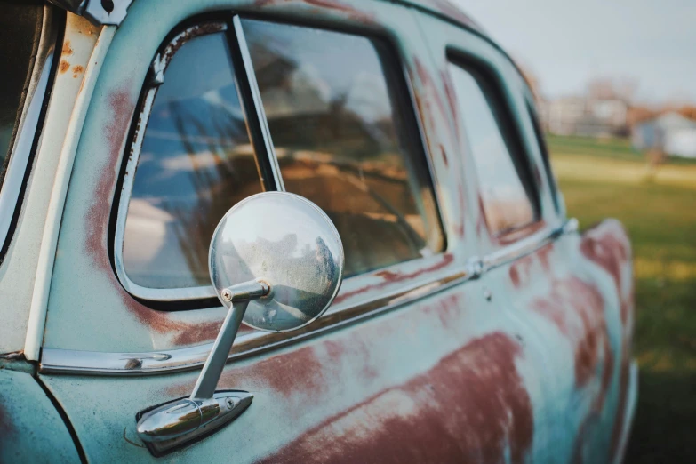 the door handle of an old car that is being used