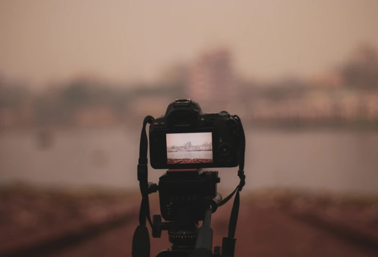 a camera that is taking pictures with water in the background