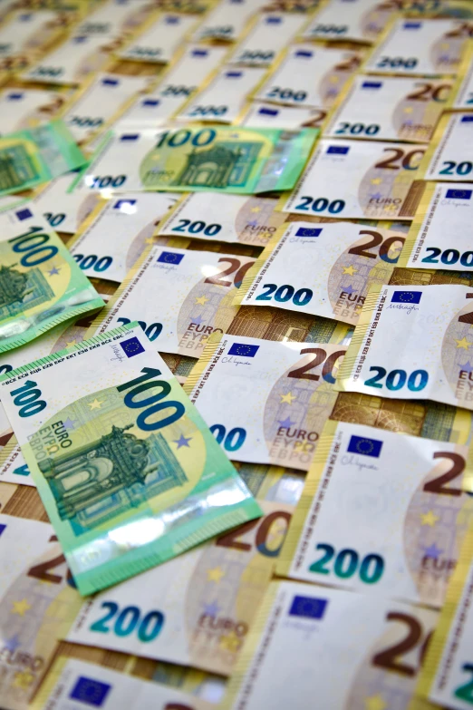 hundreds of twenty thousand and twenty twenty euros bills