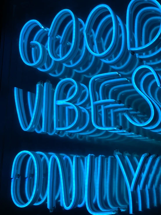 a neon sign with the words good vibes only