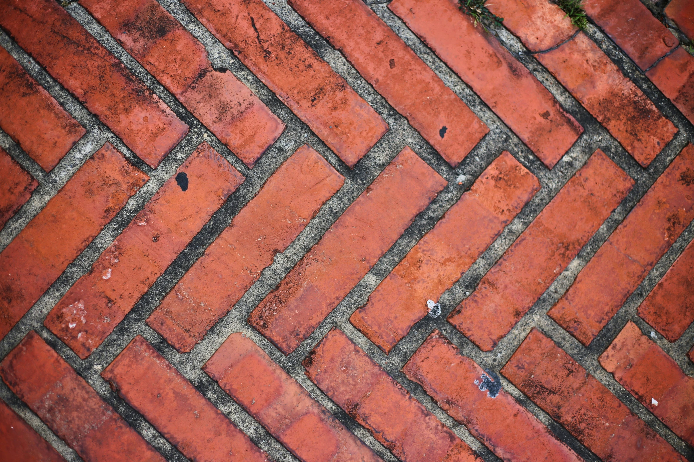 a picture of bricks that are red on the ground