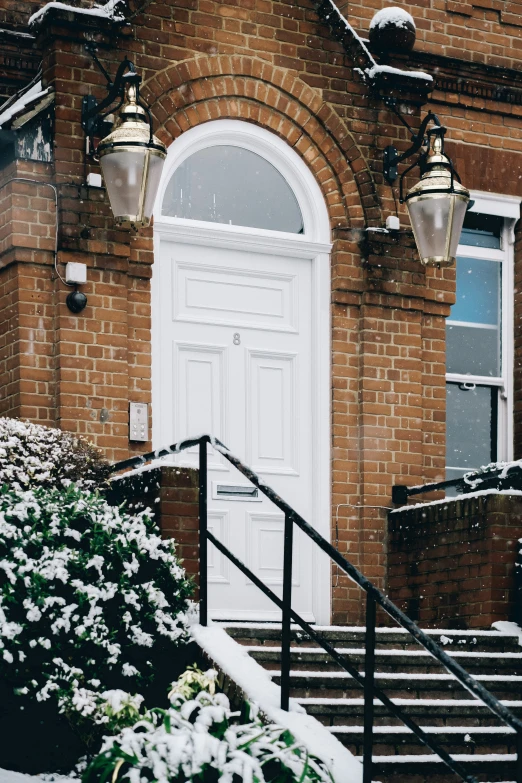 there is snow on the ground around this building