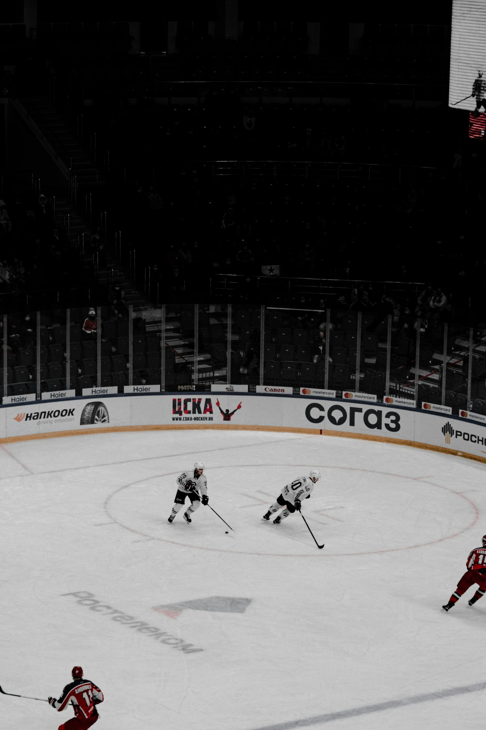 an ice hockey match in which there is one player about to go to the goal