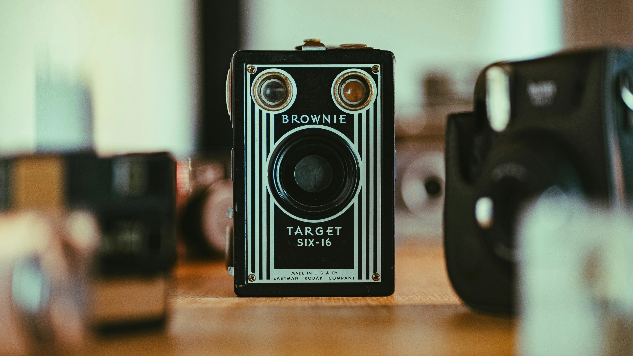 an old po camera sitting on a wooden table