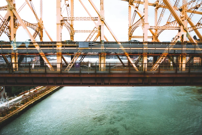 there is an image of an overhead area in the day time