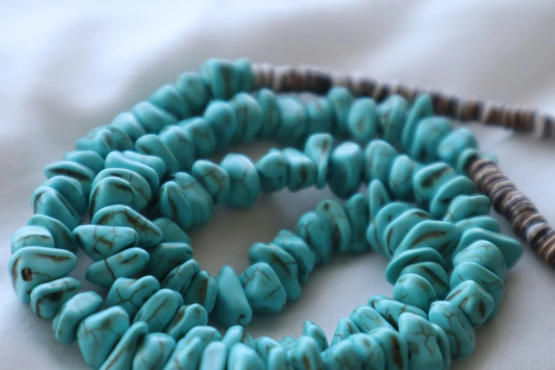 a very nice looking turquoise colored beads necklace