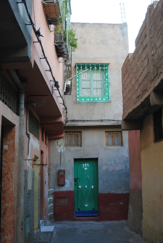 an empty alleyway is painted green and brown