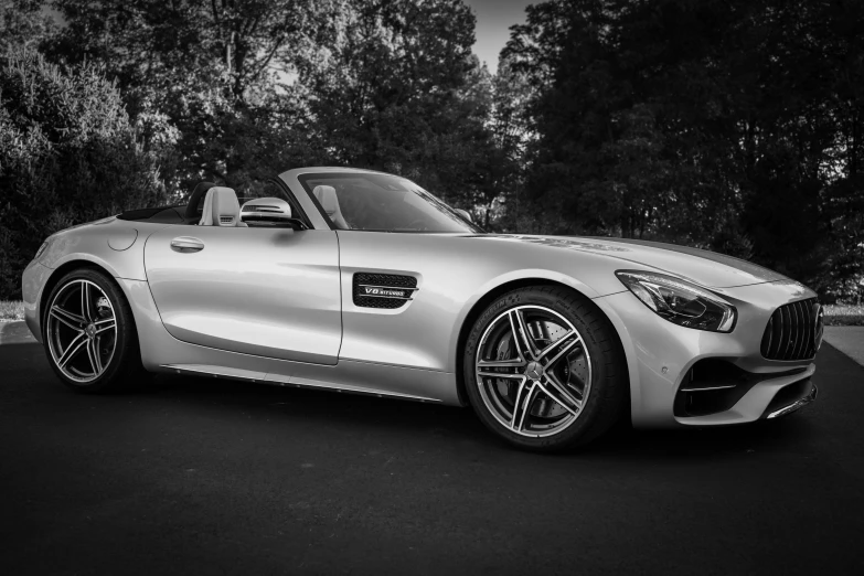 the mercedes benz roadster cab has a big fender