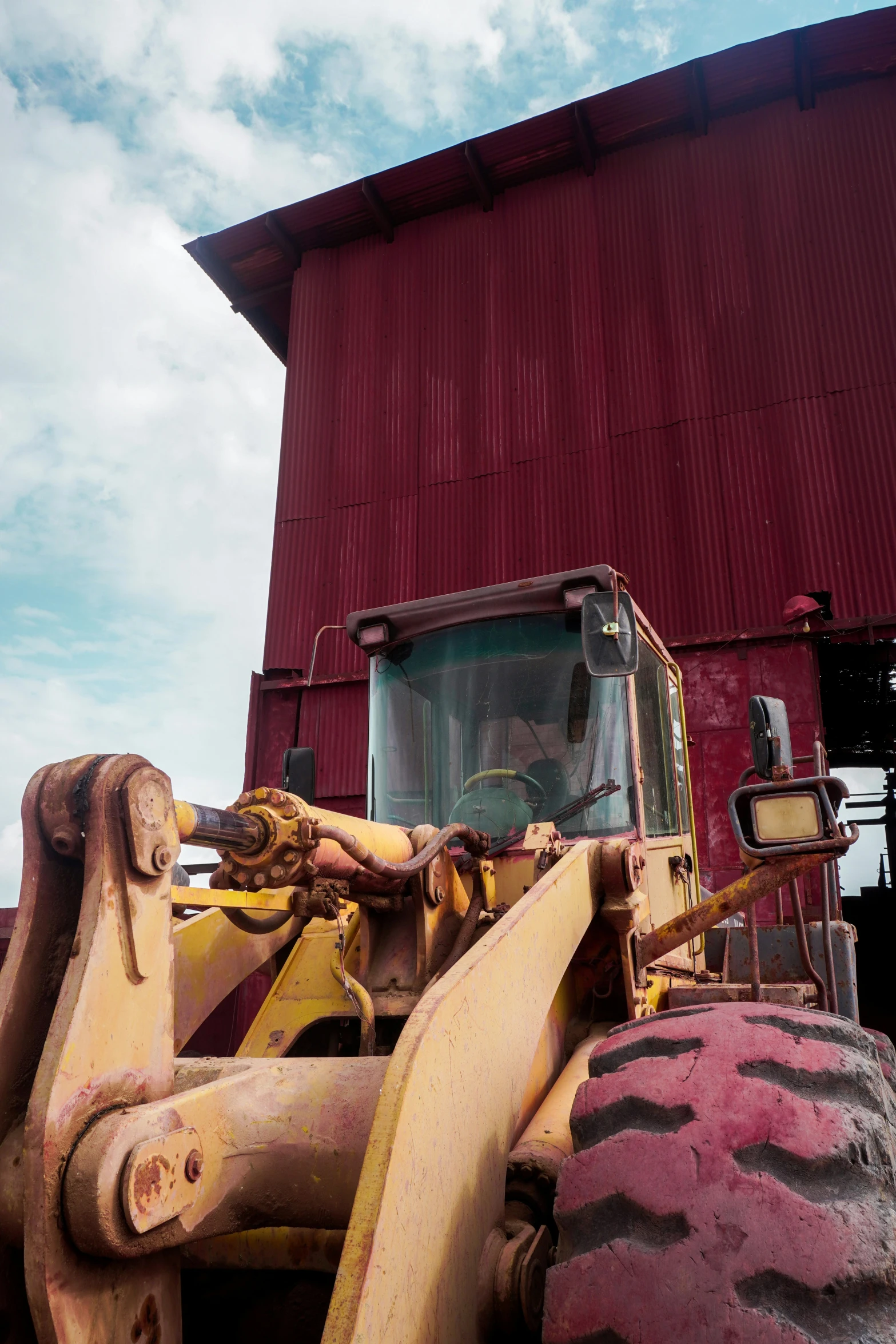 a closeup view of the front end of a yellow wheel loader