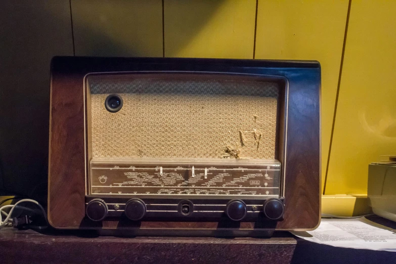 a very old fashioned television sitting on top of a desk