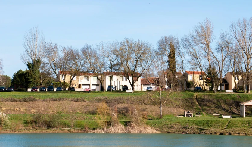 some buildings sitting along the side of a large body of water