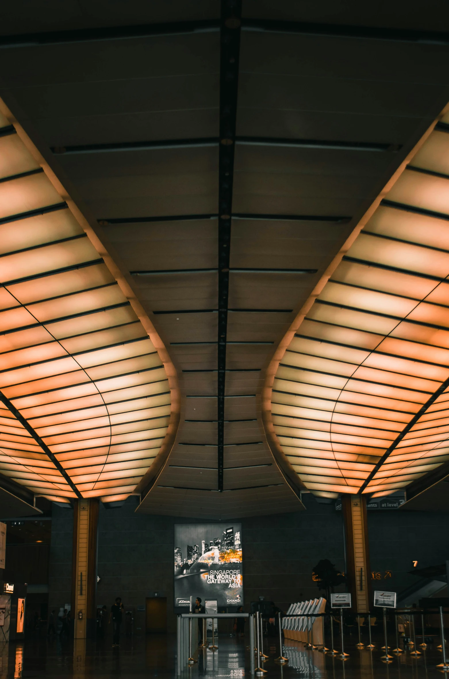 an empty lobby with several beams in it