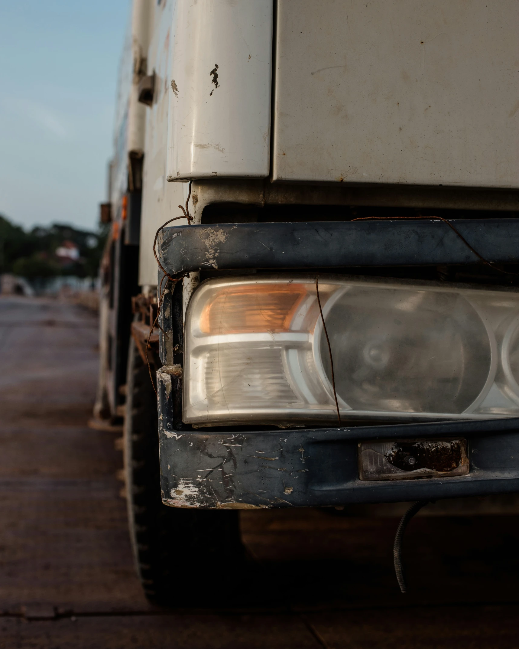 the front bumper of a truck that has no front wheels