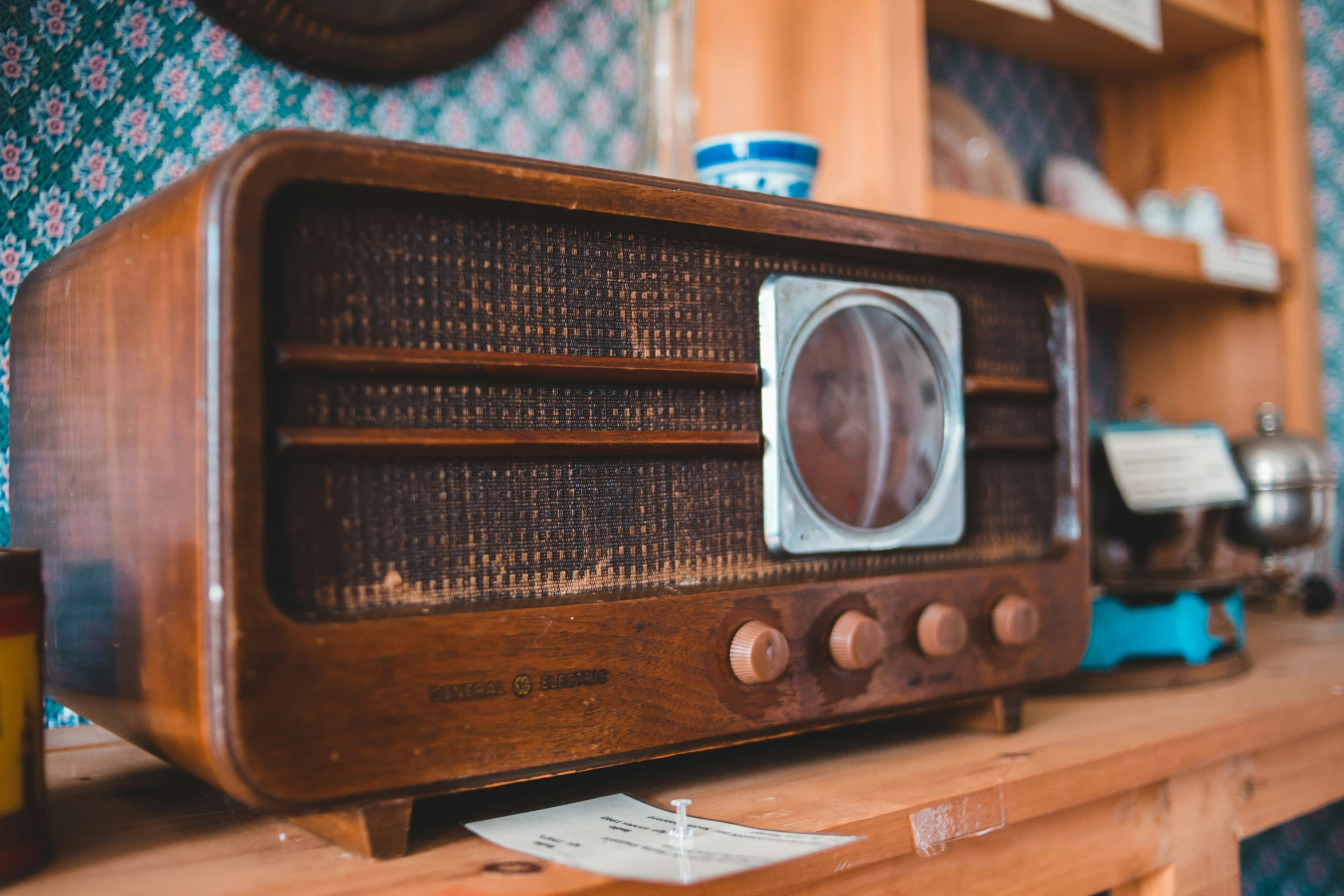 the radio is on the table and ready to be played