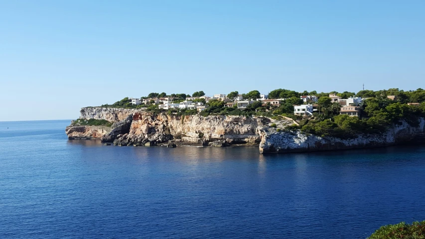 an island sits in the middle of the ocean