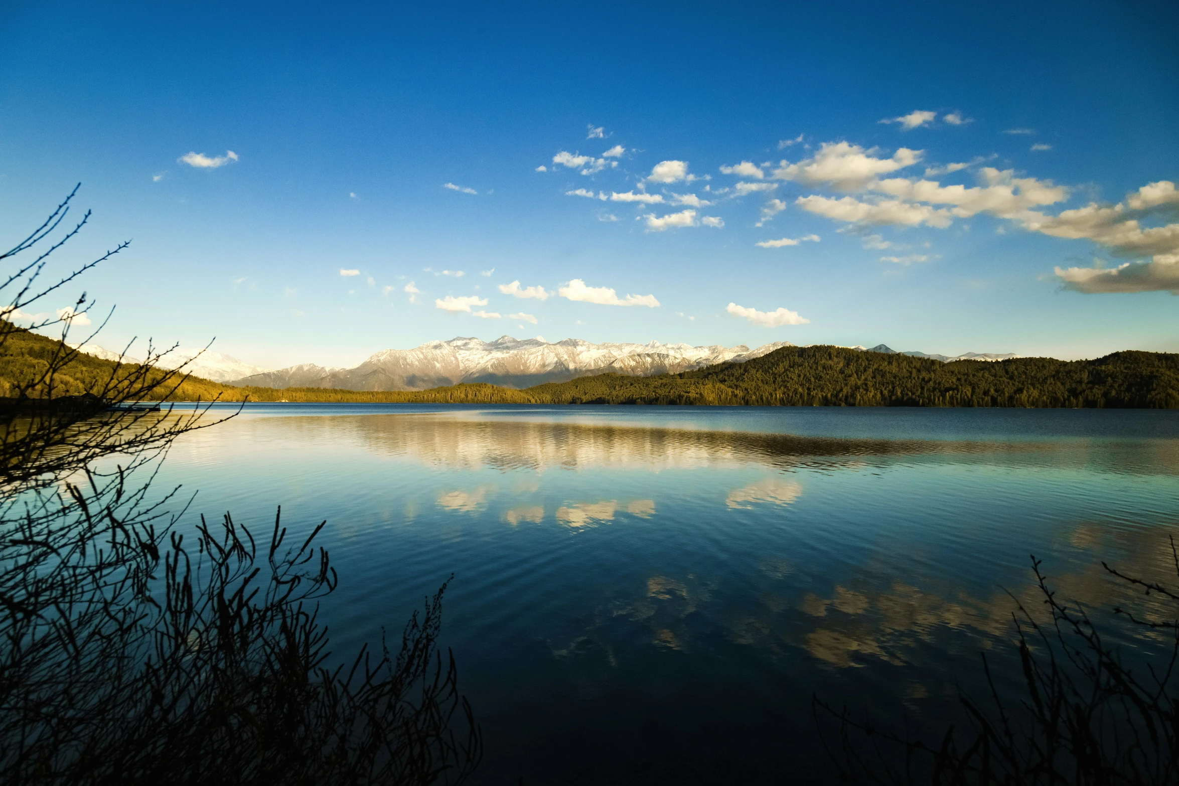 a body of water that has mountains in the background