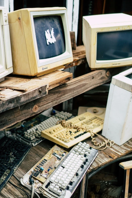 there are old computers on top of this table