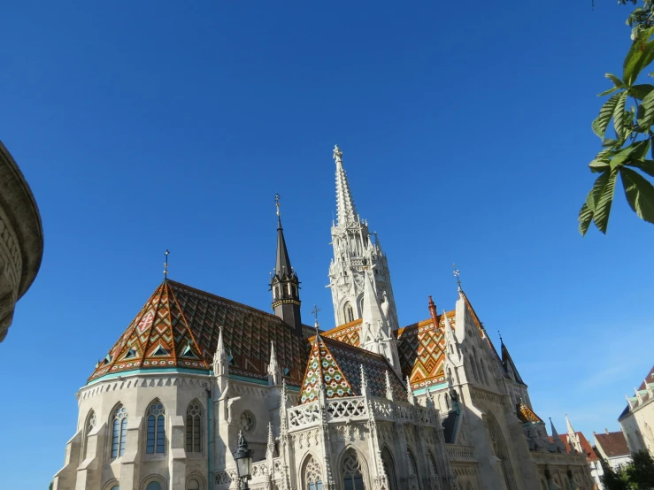 a very large cathedral sitting in the middle of a clear blue sky