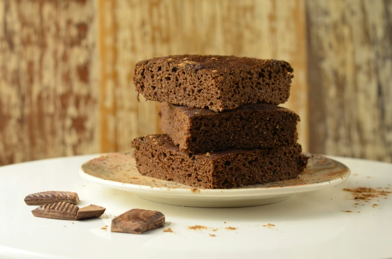 there are some brownies sitting on a plate