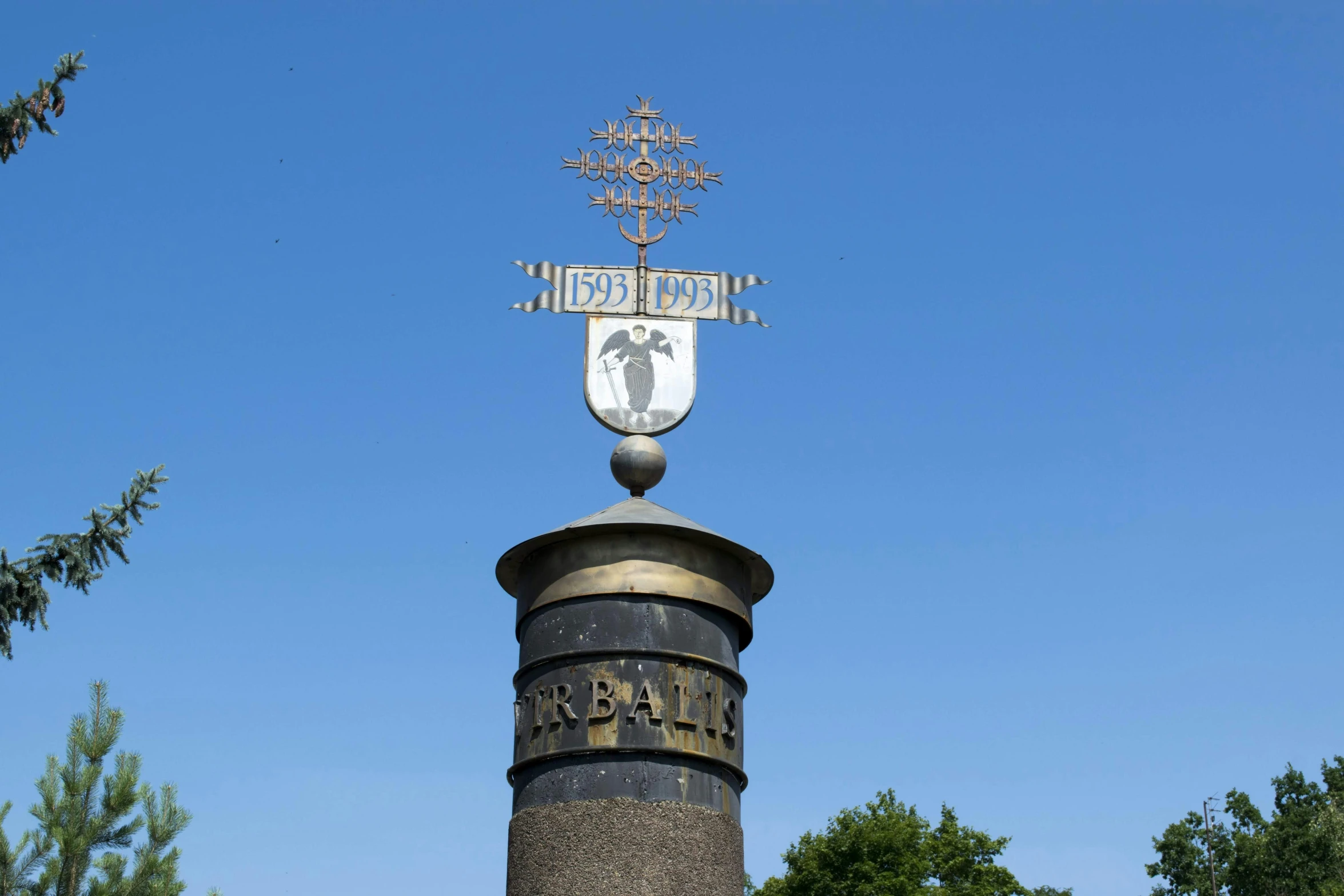 the monument features the emblem on top