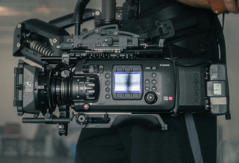 a camera set up in a man's suit on top of a tripod