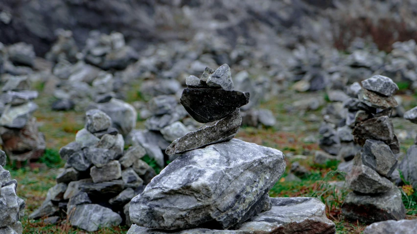 there are many rock structures with large rocks on them