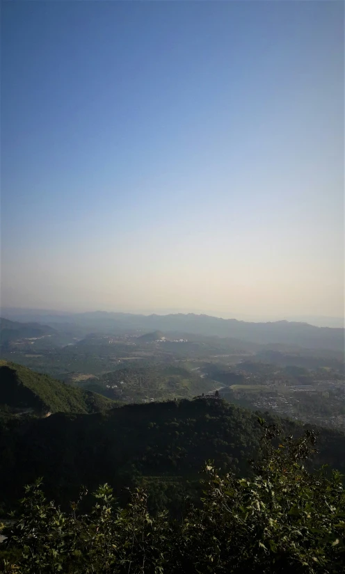 an image of a view of the mountains