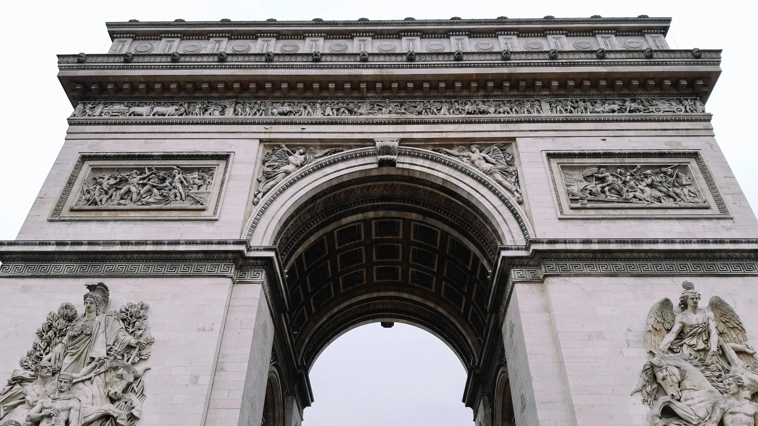 the arc of triumph, with a sky background