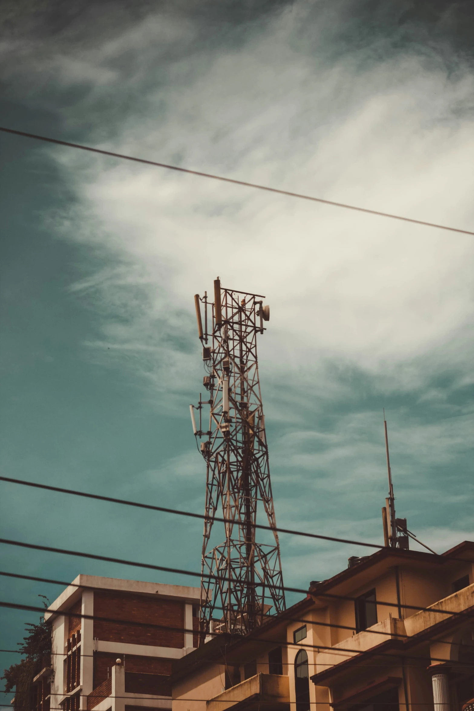 a large antenna is standing high above the city