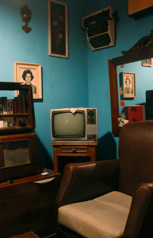 an old - fashioned television sitting on a desk in a small room