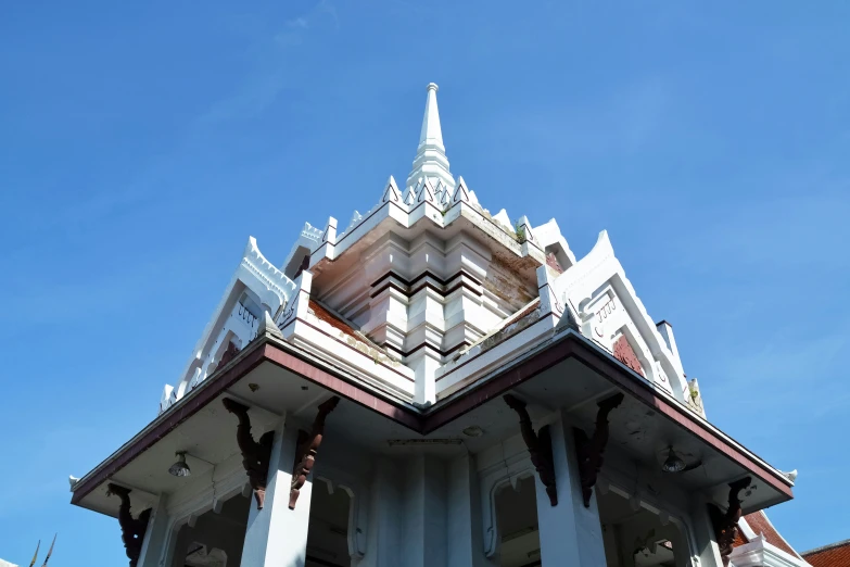 the roof of an old building with an unusual design