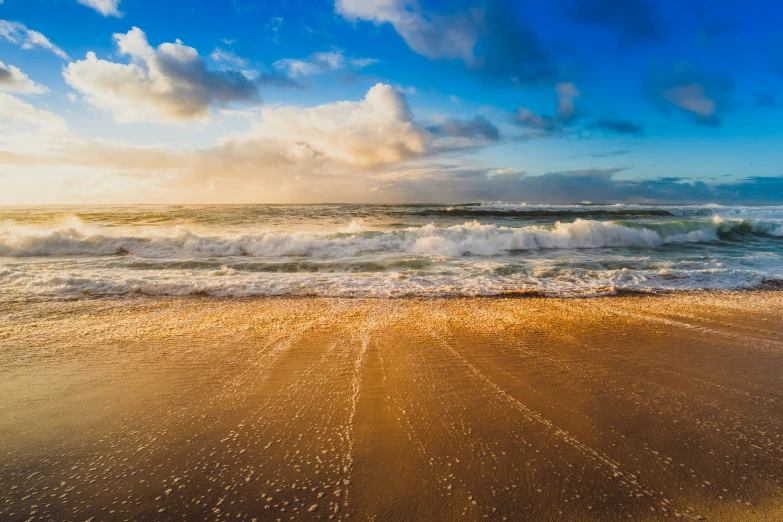 the ocean has a lot of waves coming ashore