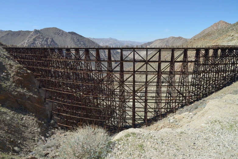 a metal fence sitting in the middle of a desert